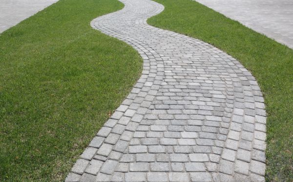 Cost of Yard Walkway Construction in Greensboro